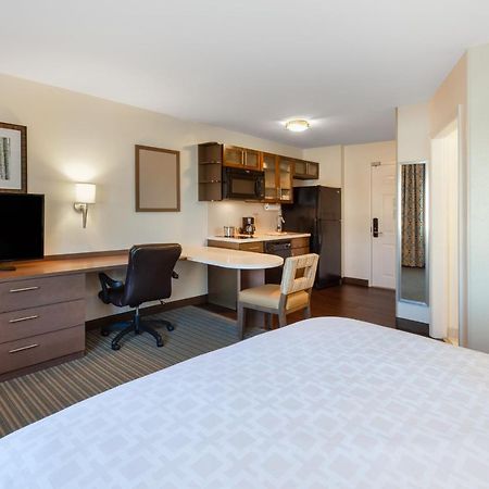Candlewood Suites-West Springfield By Ihg Exterior photo