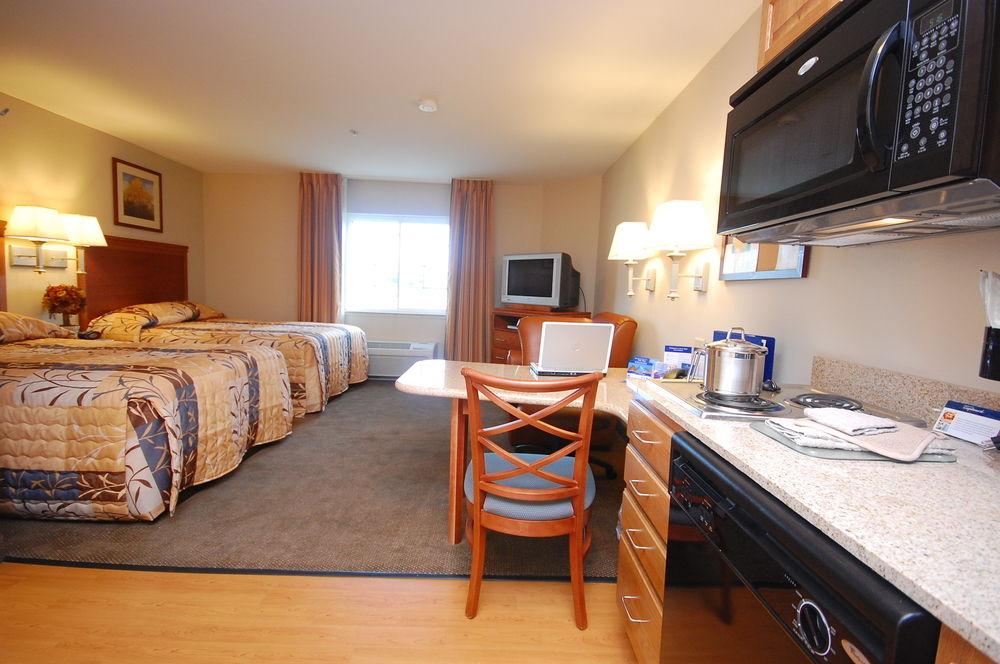 Candlewood Suites-West Springfield By Ihg Exterior photo