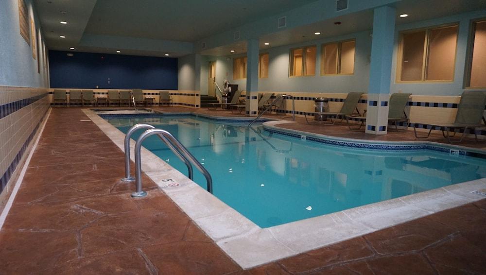 Candlewood Suites-West Springfield By Ihg Exterior photo