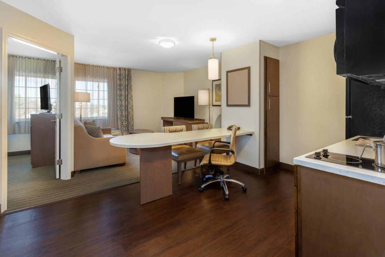 Candlewood Suites-West Springfield By Ihg Exterior photo