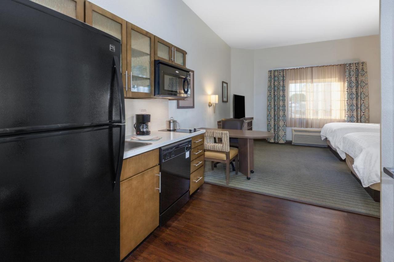 Candlewood Suites-West Springfield By Ihg Exterior photo