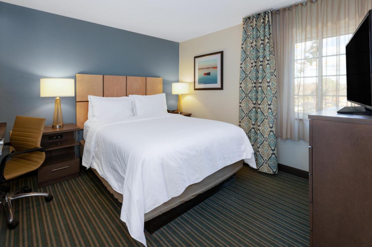 Candlewood Suites-West Springfield By Ihg Exterior photo