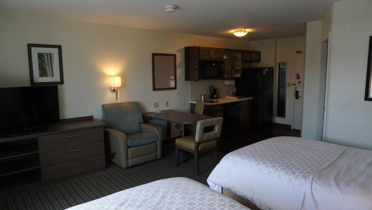 Candlewood Suites-West Springfield By Ihg Exterior photo