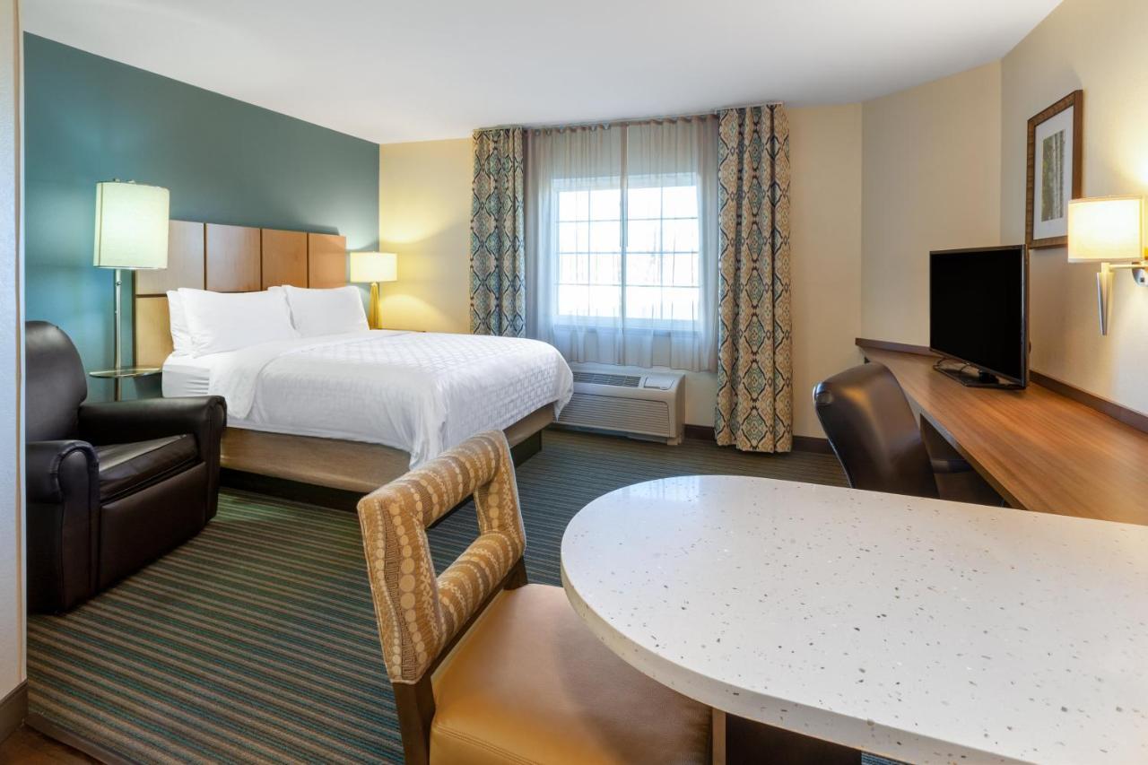 Candlewood Suites-West Springfield By Ihg Exterior photo