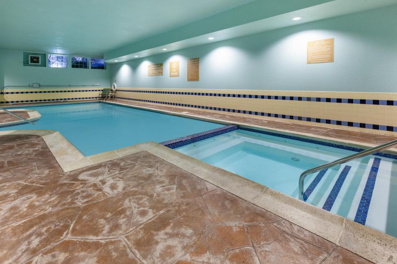 Candlewood Suites-West Springfield By Ihg Exterior photo