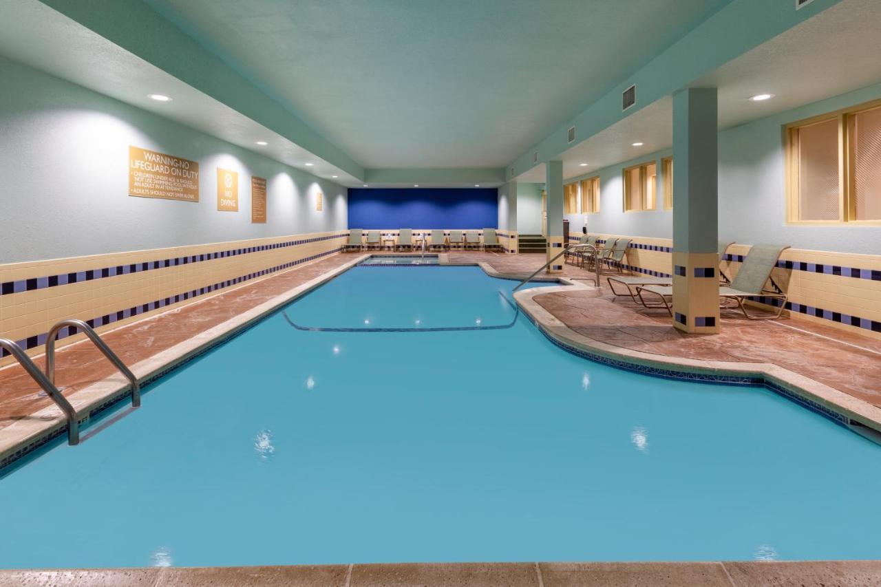 Candlewood Suites-West Springfield By Ihg Exterior photo