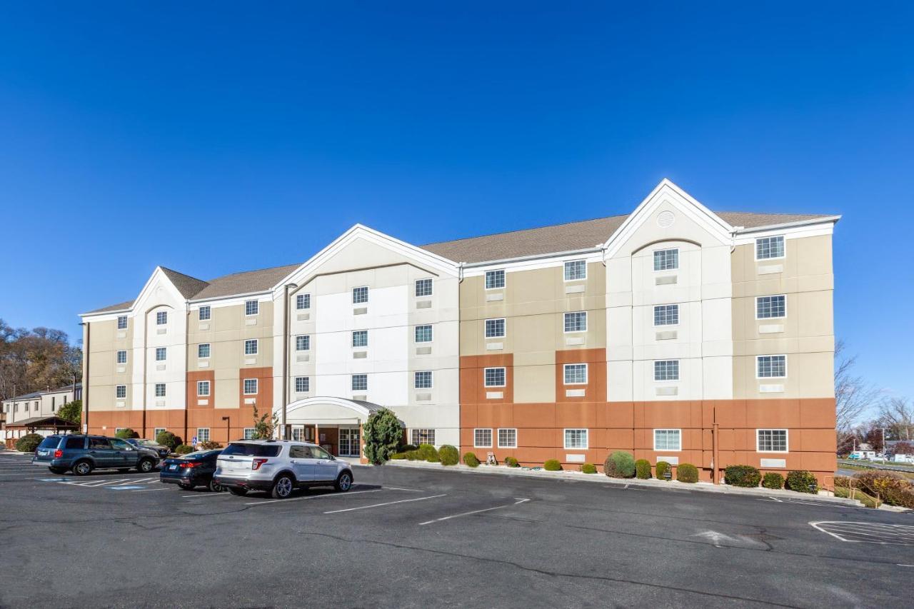 Candlewood Suites-West Springfield By Ihg Exterior photo