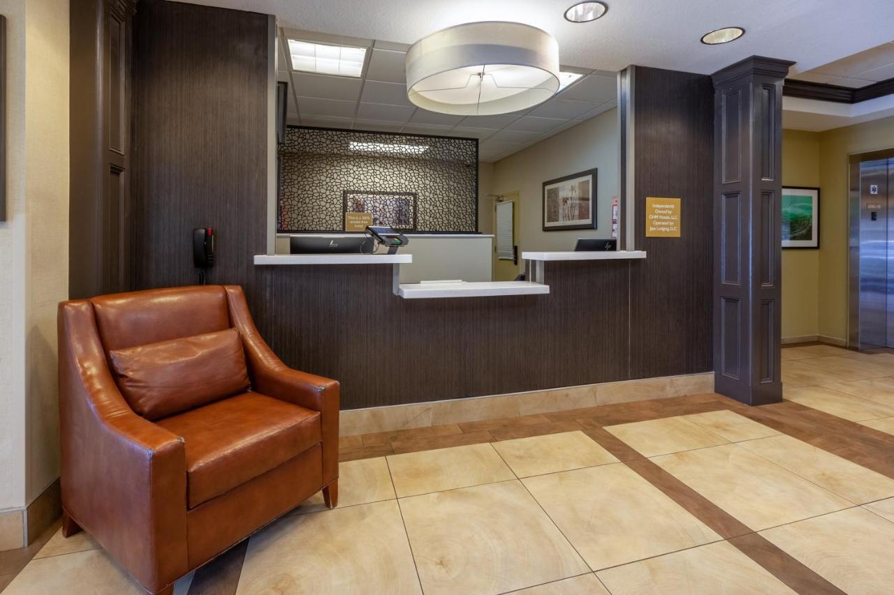 Candlewood Suites-West Springfield By Ihg Exterior photo
