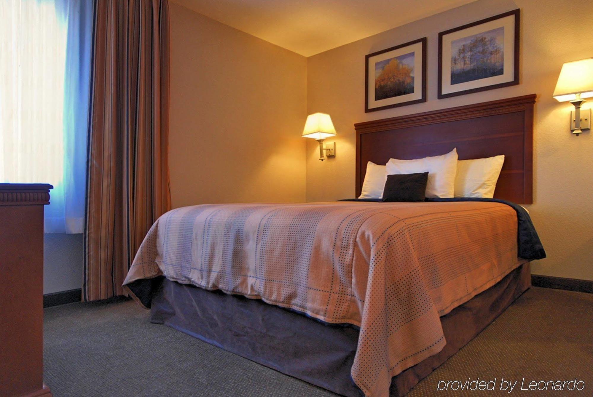 Candlewood Suites-West Springfield By Ihg Exterior photo