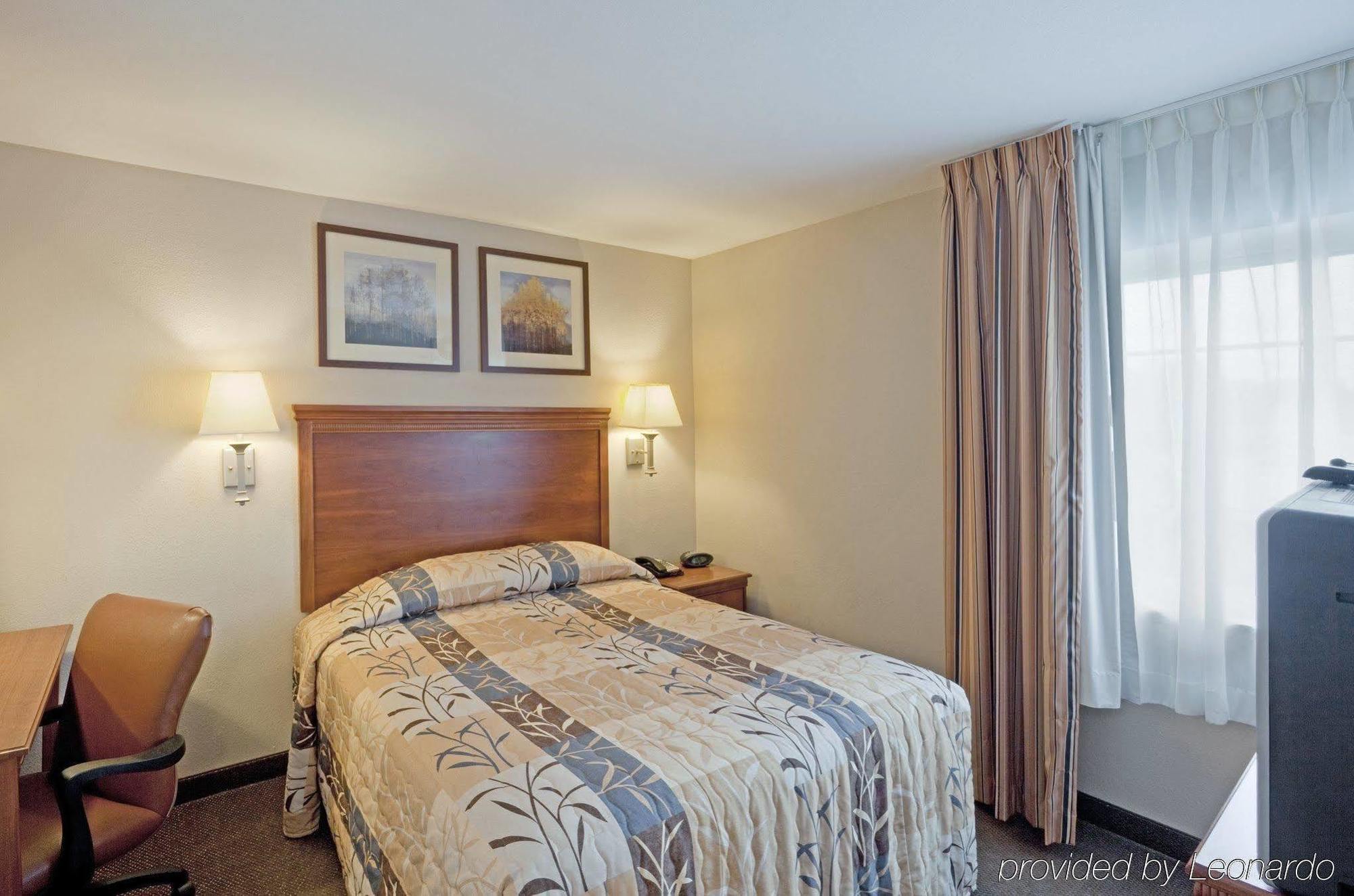 Candlewood Suites-West Springfield By Ihg Exterior photo