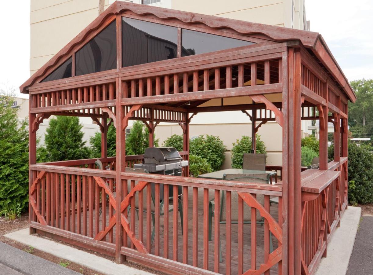 Candlewood Suites-West Springfield By Ihg Exterior photo